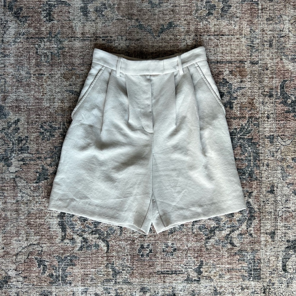 Aritzia Effortless Shorts